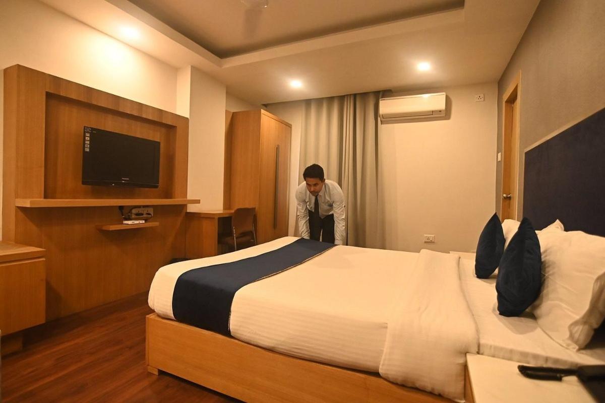 Hotel Prag Continental Gauháti Kültér fotó