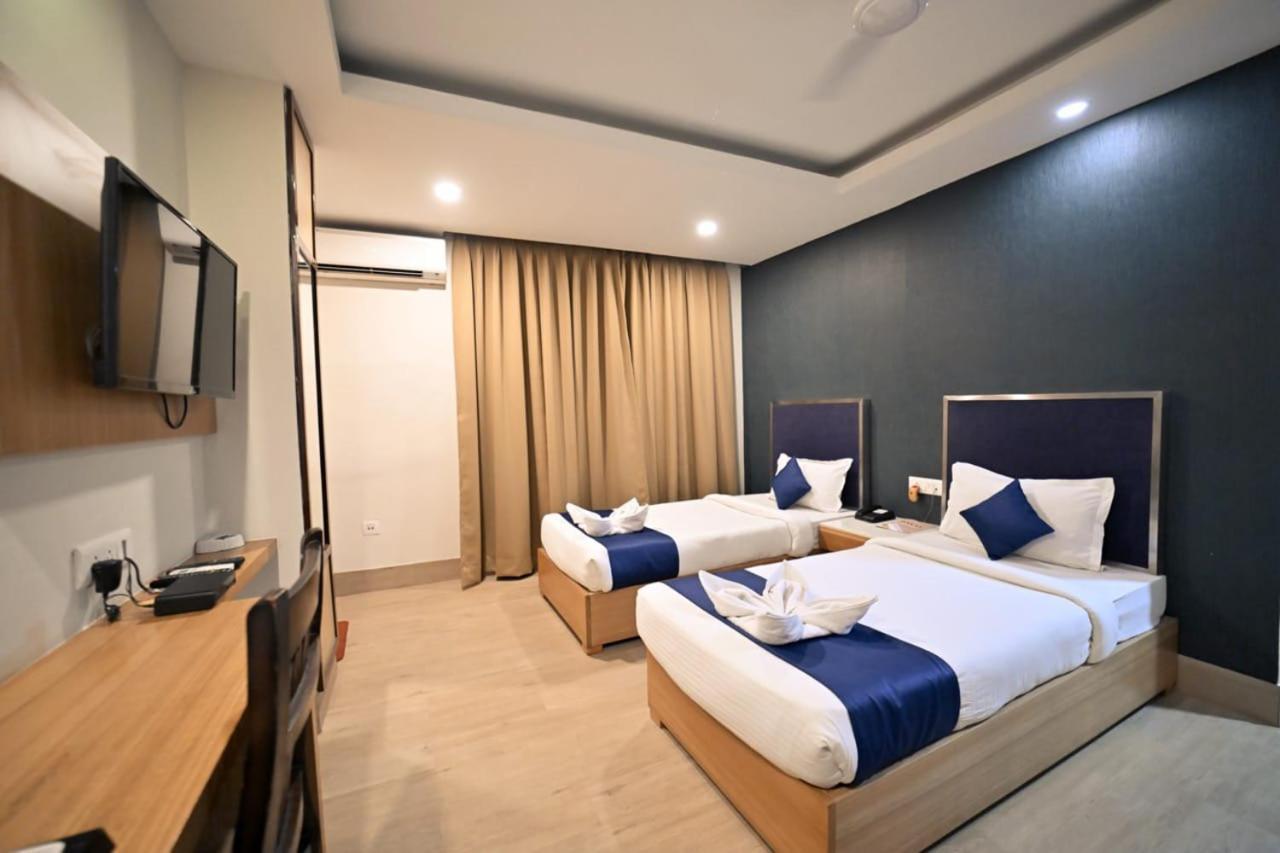 Hotel Prag Continental Gauháti Kültér fotó