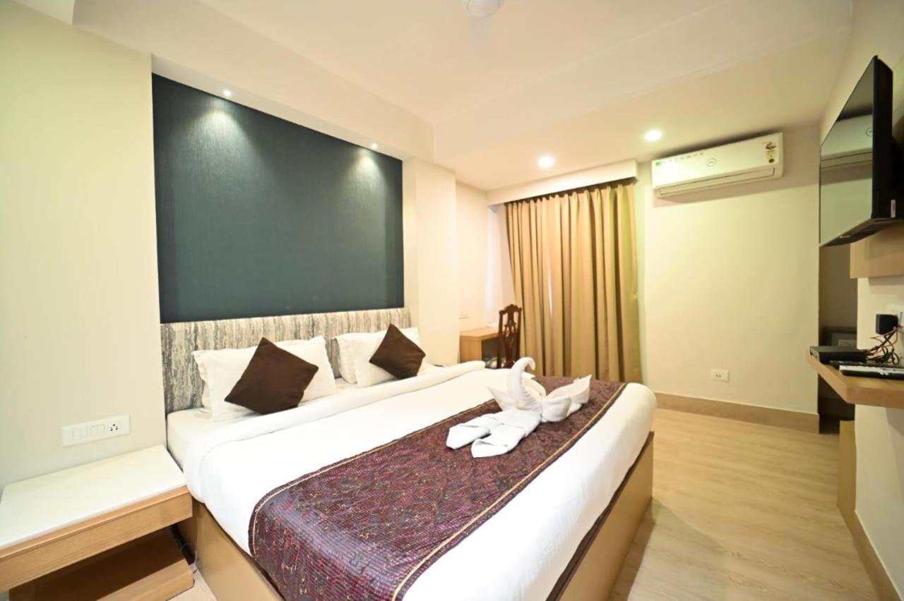 Hotel Prag Continental Gauháti Kültér fotó