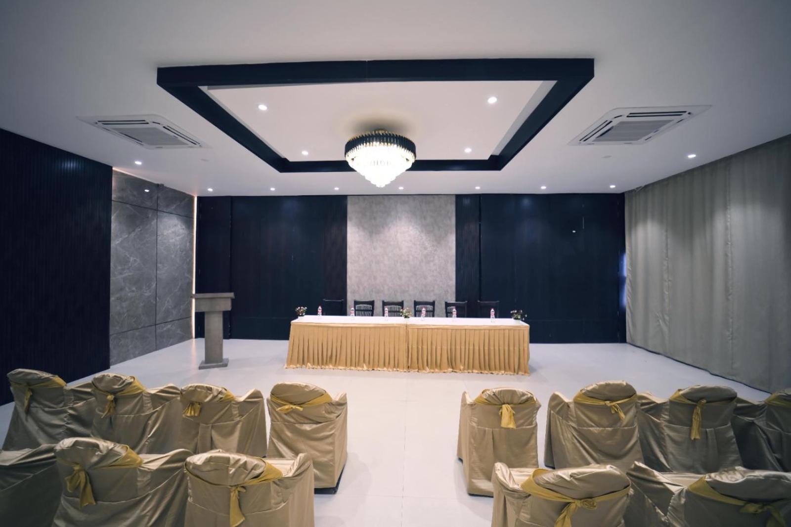 Hotel Prag Continental Gauháti Kültér fotó