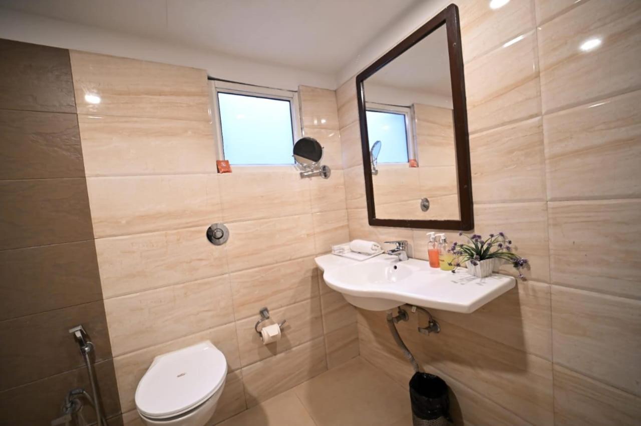 Hotel Prag Continental Gauháti Kültér fotó