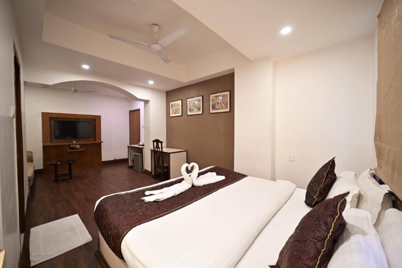 Hotel Prag Continental Gauháti Kültér fotó