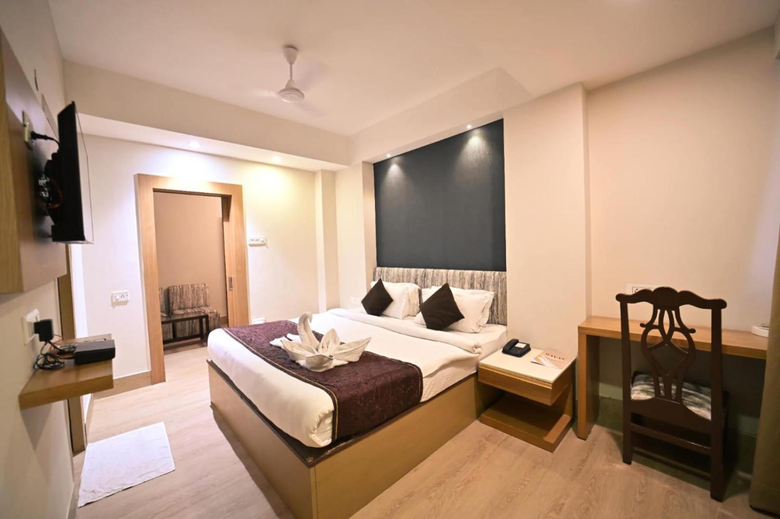 Hotel Prag Continental Gauháti Kültér fotó