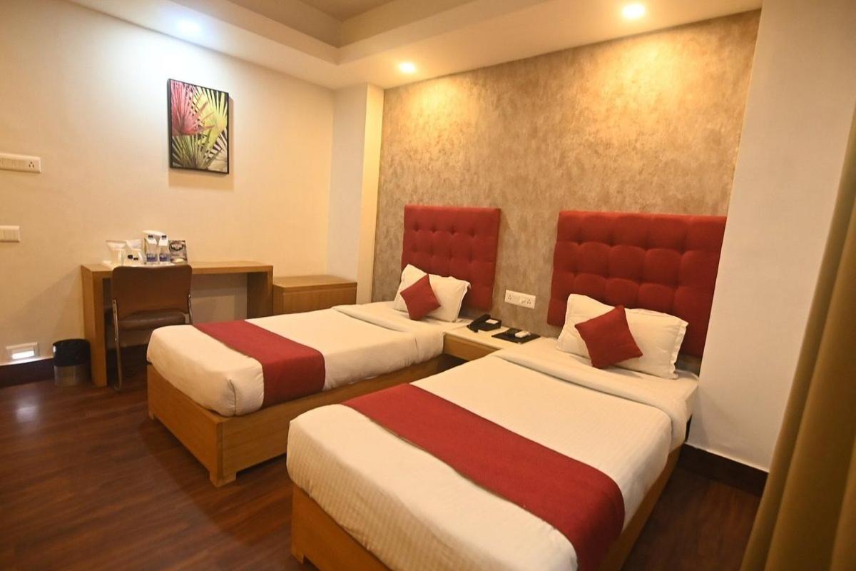 Hotel Prag Continental Gauháti Kültér fotó