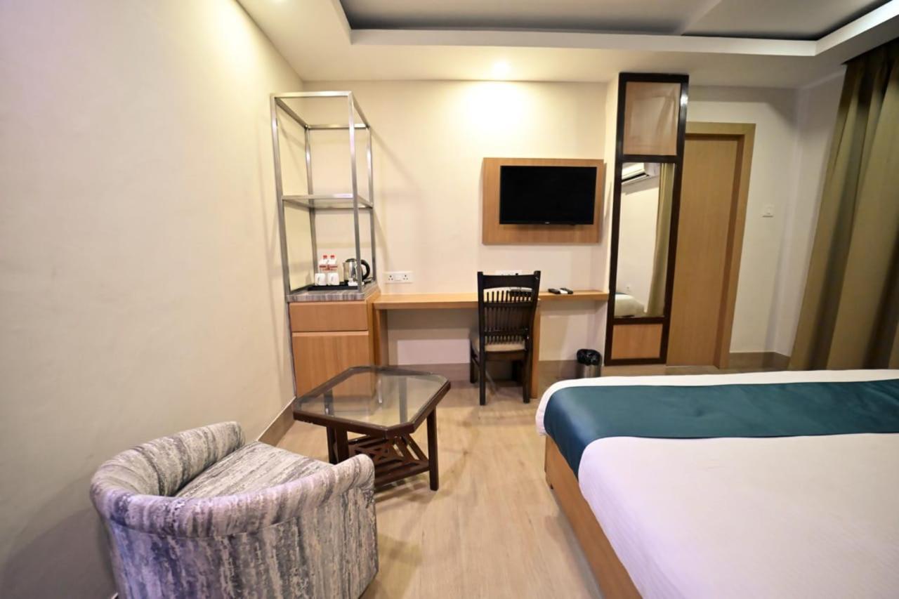 Hotel Prag Continental Gauháti Kültér fotó
