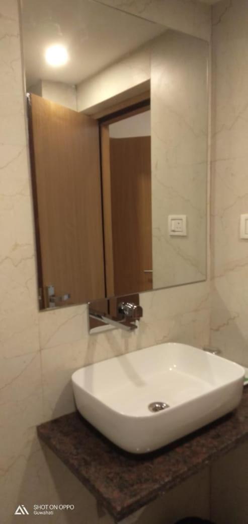 Hotel Prag Continental Gauháti Kültér fotó