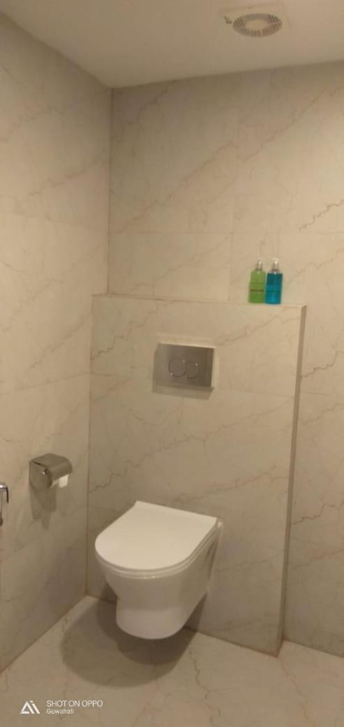 Hotel Prag Continental Gauháti Kültér fotó
