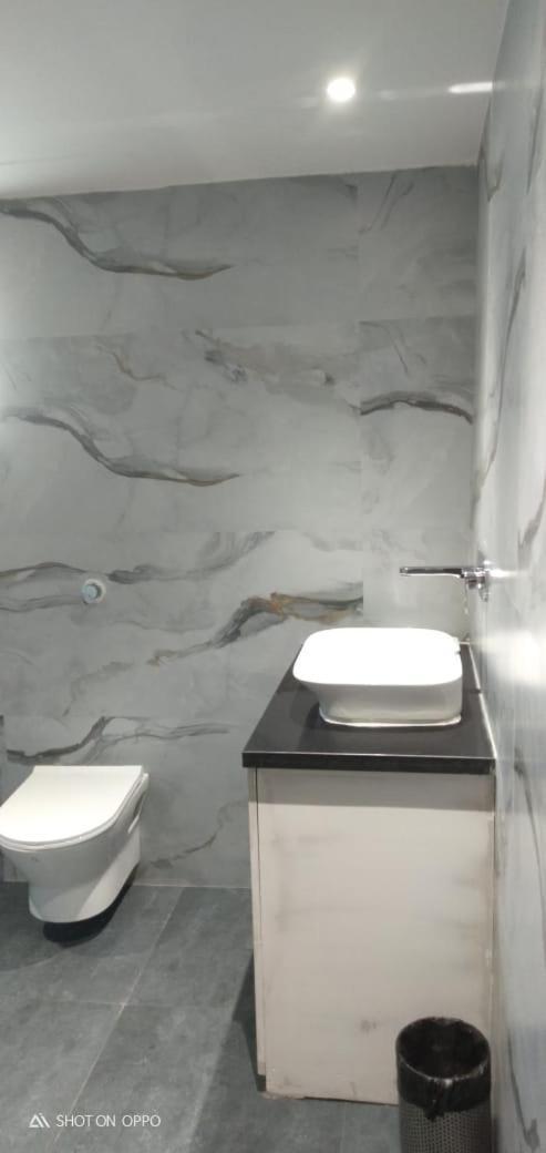 Hotel Prag Continental Gauháti Kültér fotó
